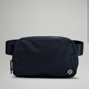 NWT TRUE NAVY Lululemon Everywhere Belt Bag